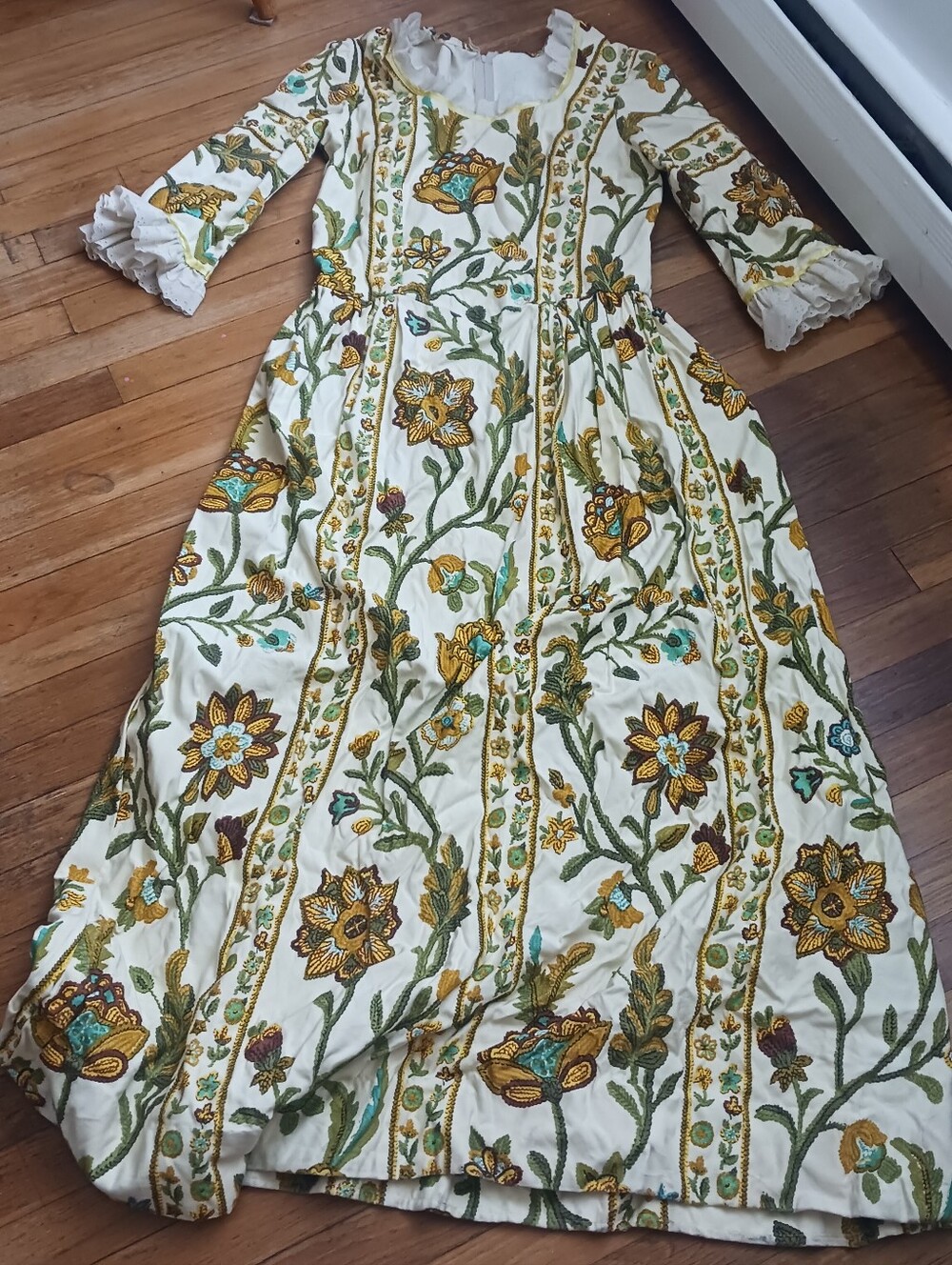 Vintage Colonial Or Renaissance Gown
